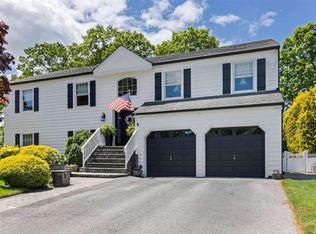 10 Graystone Ln, Smithtown, NY 11787
