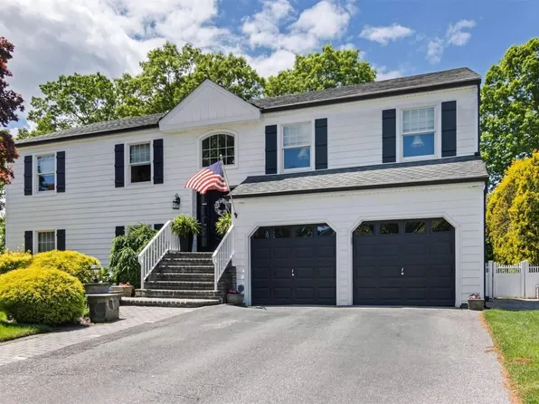 10 Graystone Lane, Smithtown, NY 11787