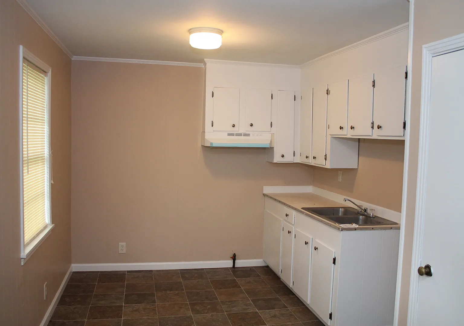 620 Evans St. — Photo 3