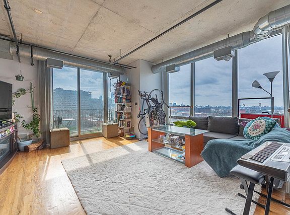 2nd image of 700 W Van Buren St APT 1404