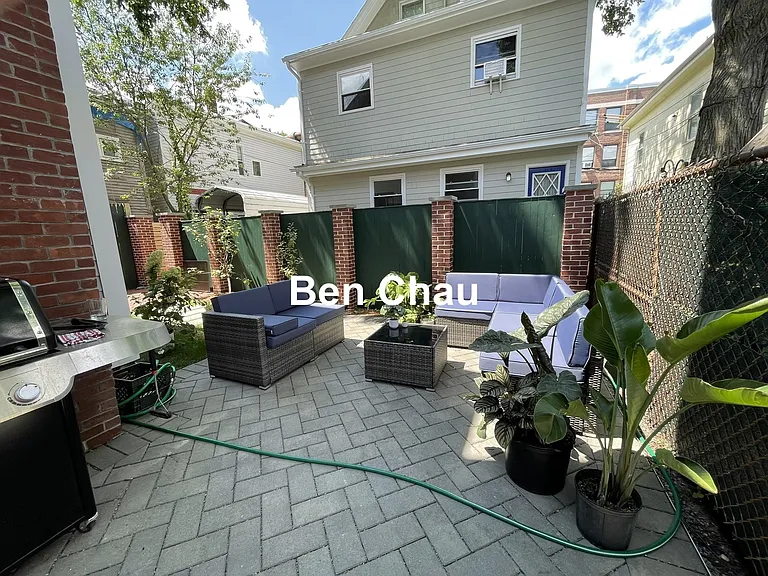 208 Windsor St #SINGLE HOUSE — Photo 18
