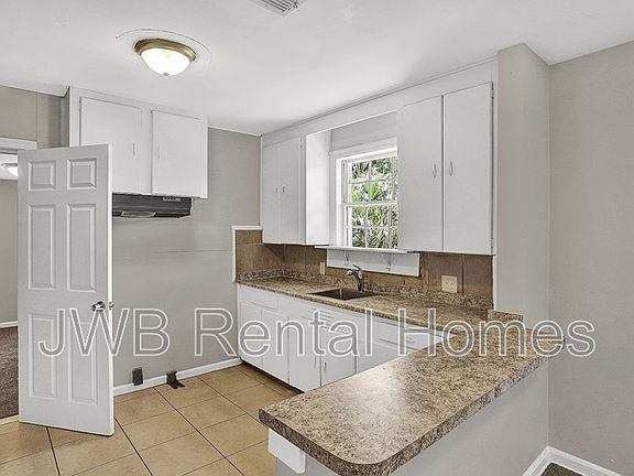 2nd image of 3526 Mecasin St