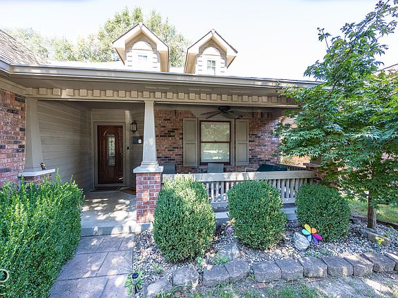 2nd image of 1066 Acadia Ct