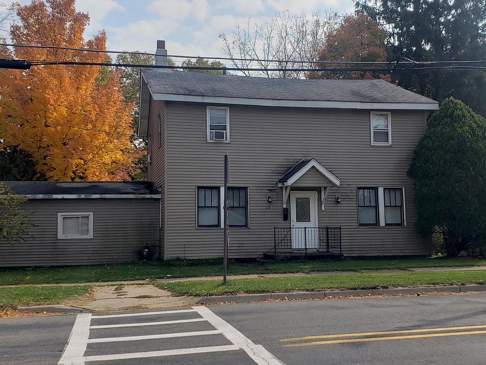 1st image of 402 W Ferry St