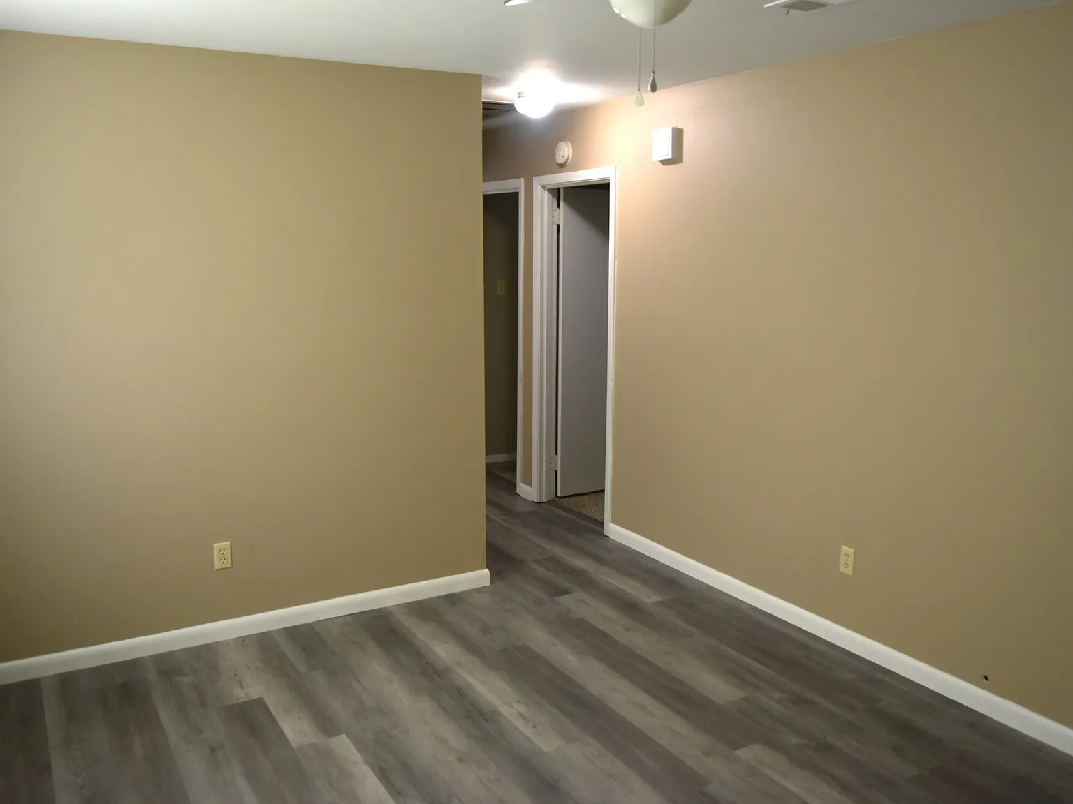 3 bed, 988 sqft, $1,050 — Photo 3