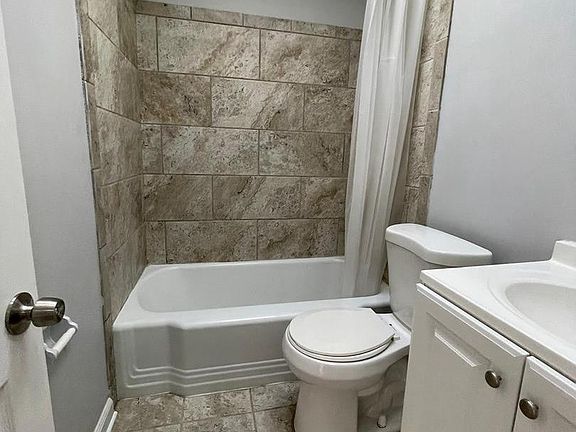 5th image of 4826 Beaufort Ave