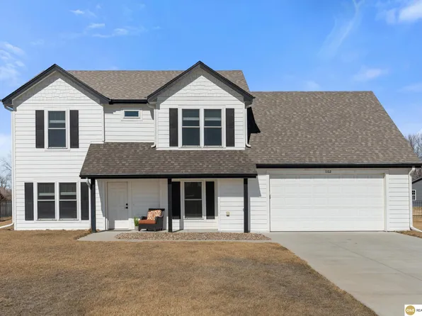 1102 S Lakewood St, Valley, NE 68064