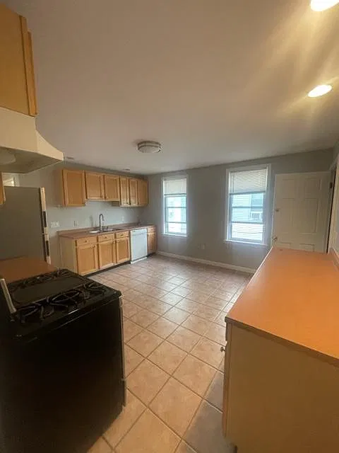 87 Porter St #2