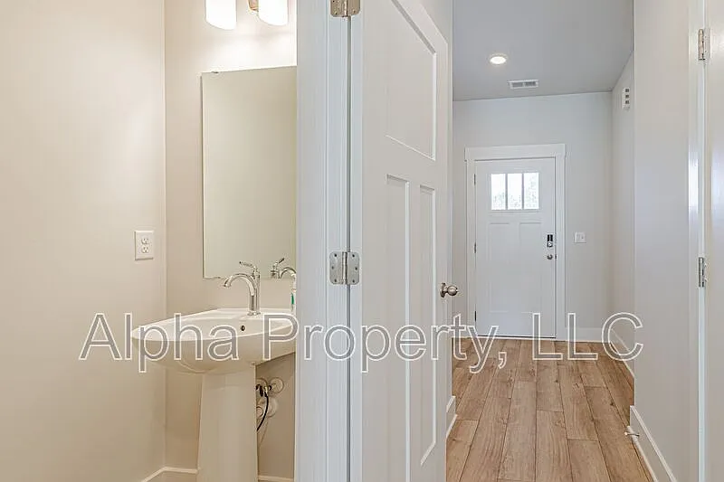 3 bed, 2.5 bath, 1580 sqft, $1,700 — Photo 3
