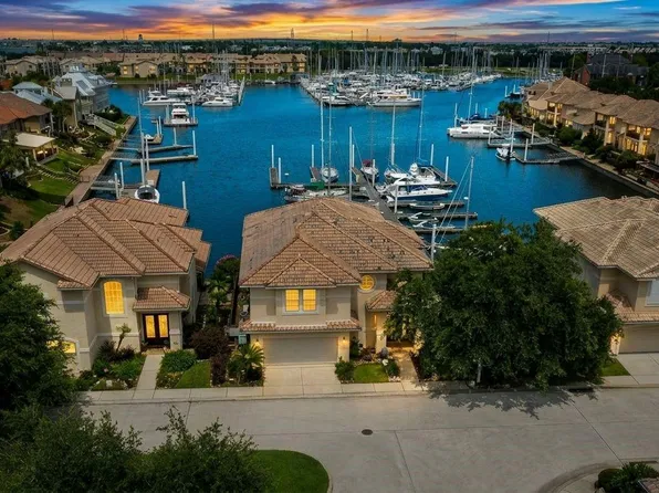 411 Harborside Way, Kemah, TX 77565