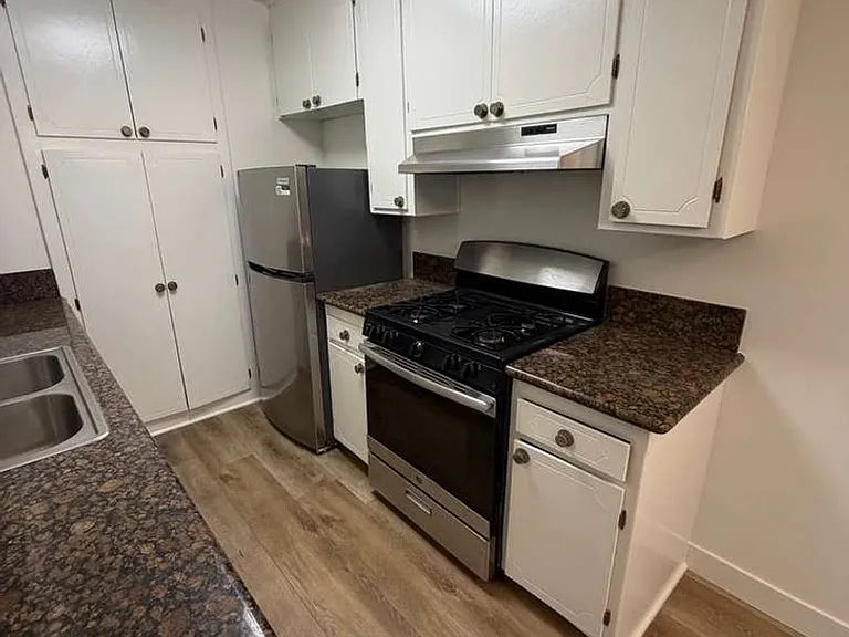 848 S Holt Ave #206 — Photo 15