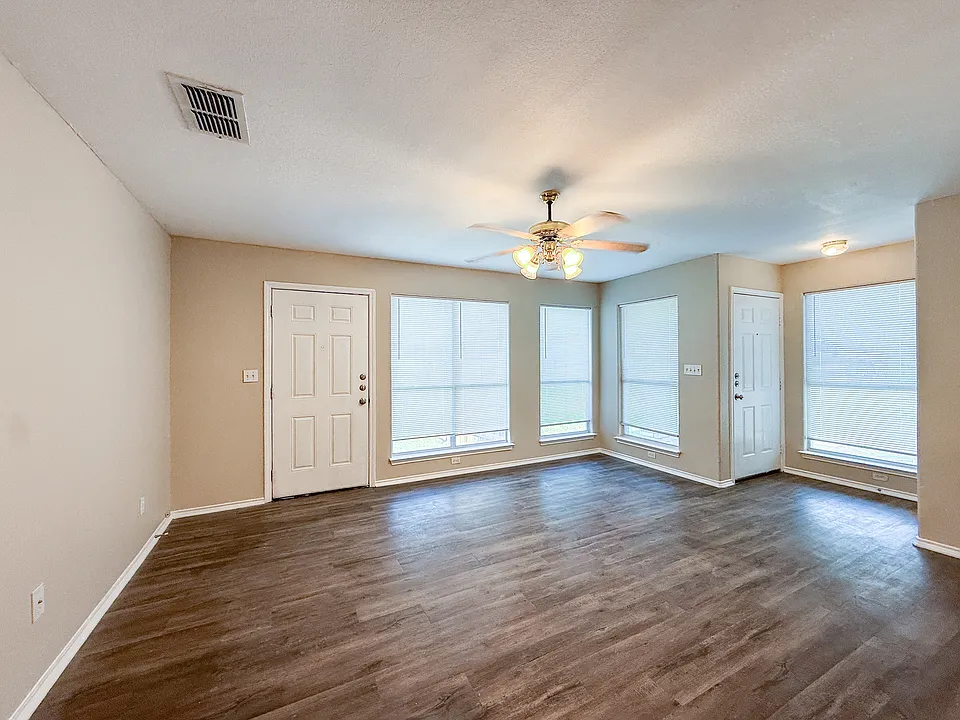 113 Long Ln
