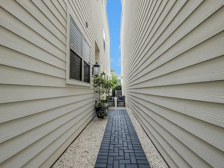 540 W 26th St #A — Photo 50