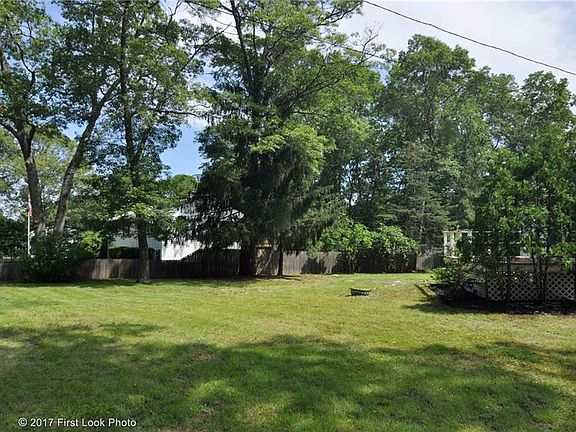 4th image of 15 Carol Ann Ave