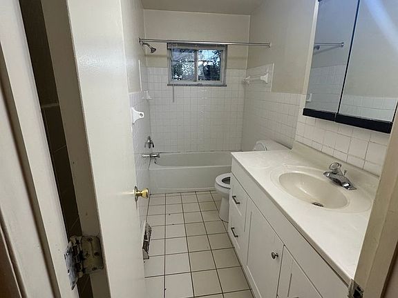 4th image of 4925 Banbury Ct #8-G