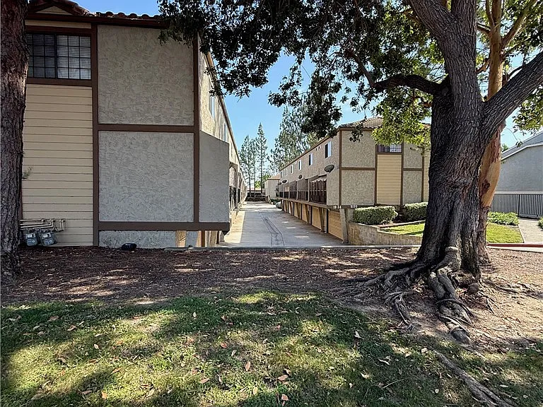 5195 Walnut St #14 — Photo 26