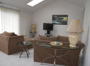 24 Great Wood Ct APT 5, Fairport, NY 14450