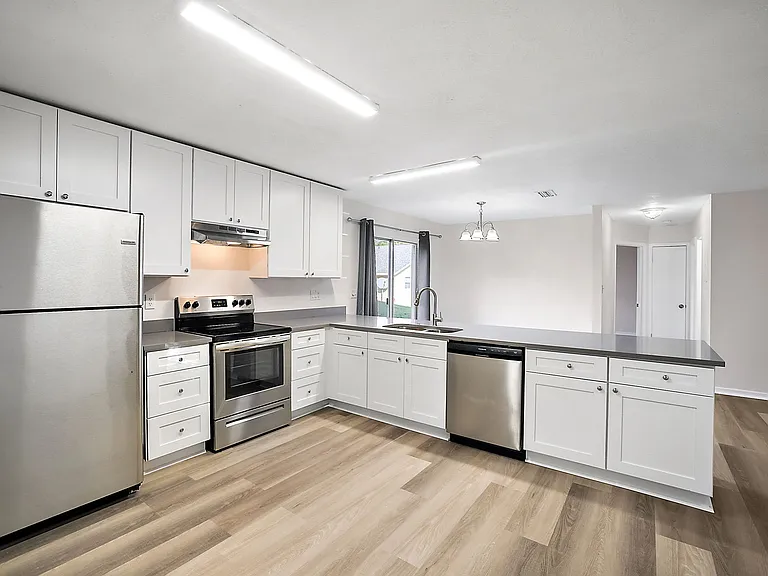 202 Fernwood St #1 — Photo 6