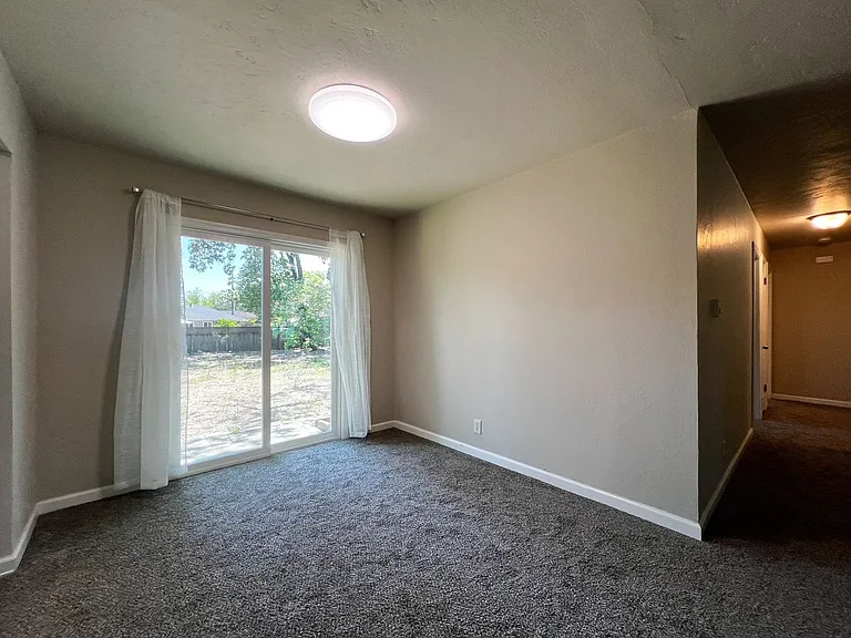 2105 Locust St — Photo 8