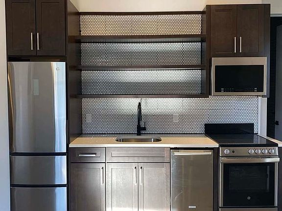 3rd image of 644 Lorimer St #B3