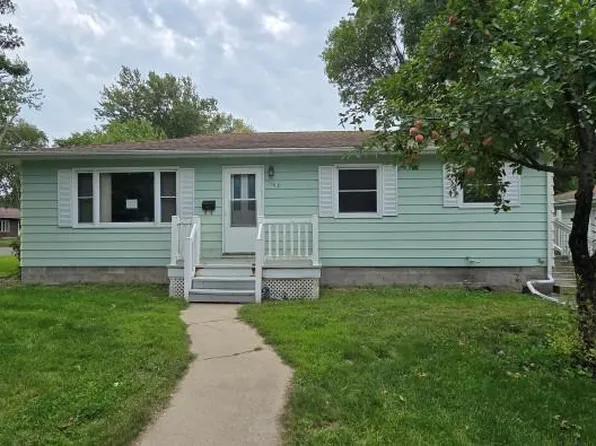 102 Deschepper St, Marshall, MN 56258