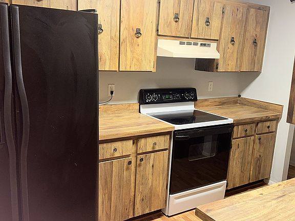 3rd image of 1846 Bough Ave Unit 1-D