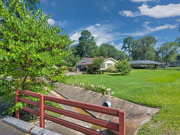 3rd image of 506 Carter Dr