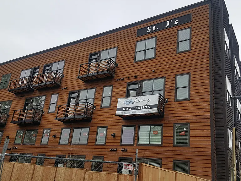 7180 N Leavitt Ave — Photo 70
