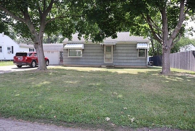 1st image of 22 S Plum St