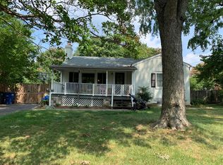 2704 James Dr, Alexandria, VA 22303