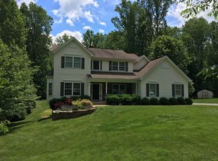 9085 Groundhog Ln, Marshall, VA 20115