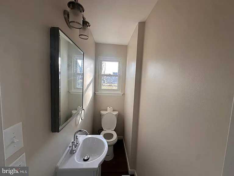 225 Velde Ave — Photo 6