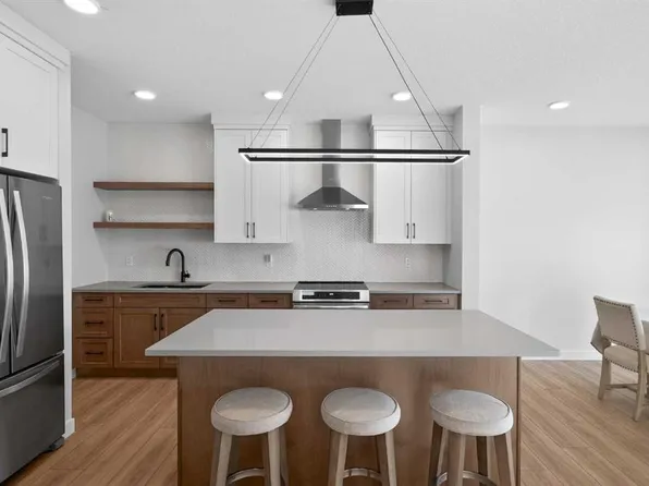 78 NW Silverton Glen Cres SW, Calgary, AB T2X 5C2