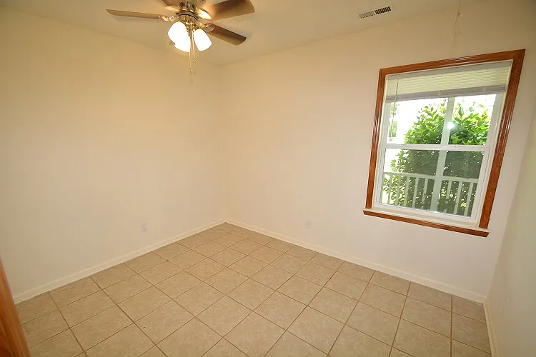 816 Walker St — Photo 3