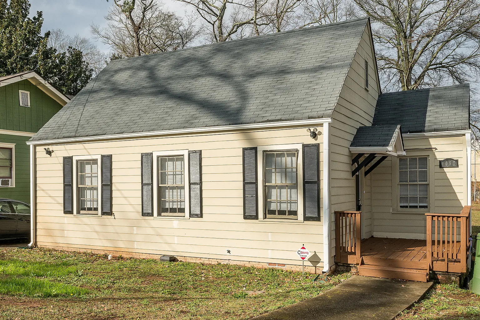 1095 Deckner Ave SW photo 1