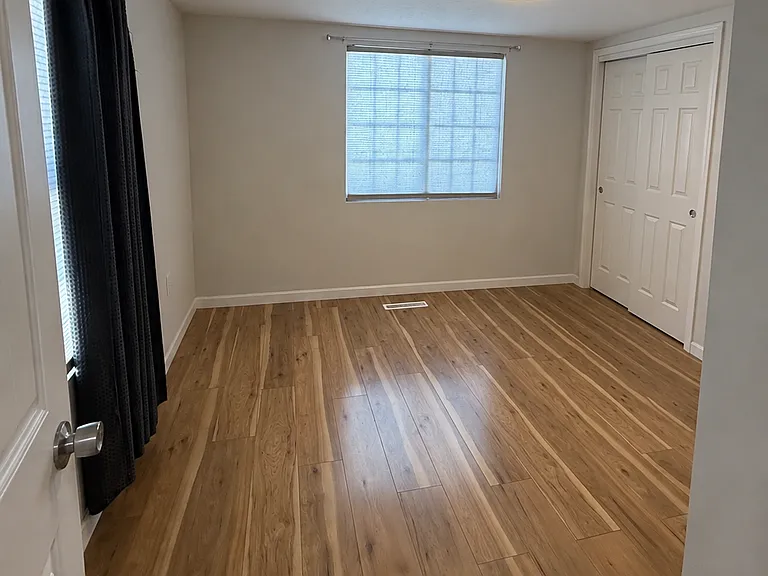 1139 Powell Ave — Photo 11