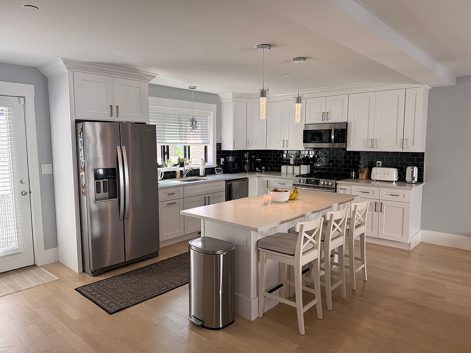 1st image of 178 South St #8