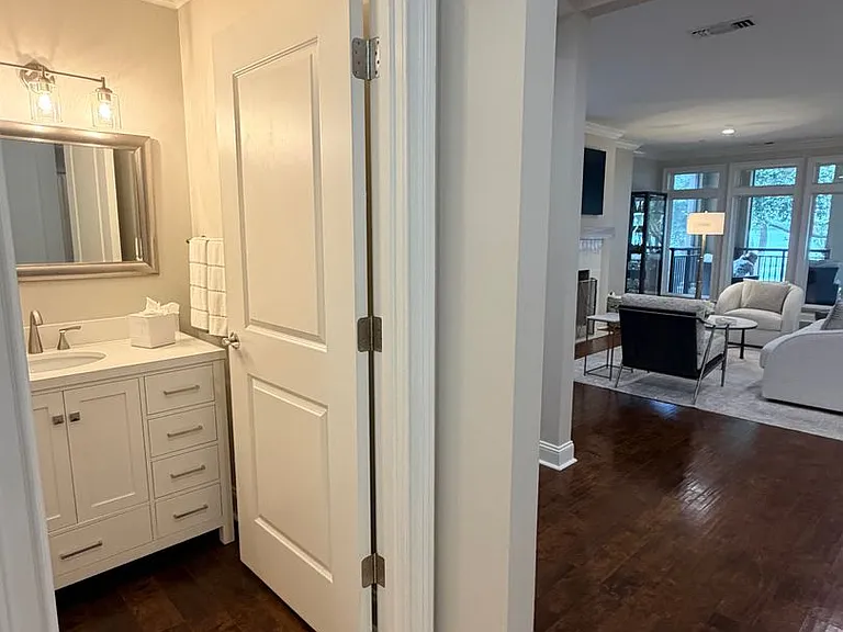 300 Grandview Ct #323 — Photo 5