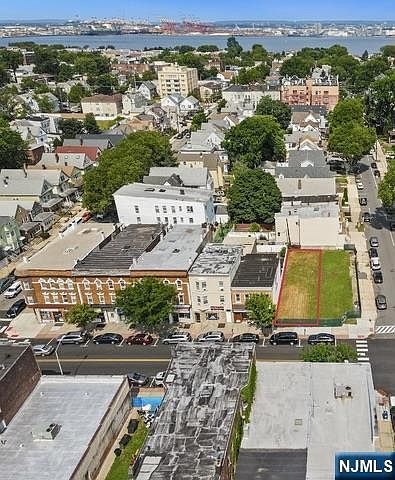 2nd image of 793 Broadway