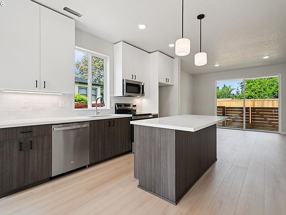 3rd image of 5971 SE Reedway St