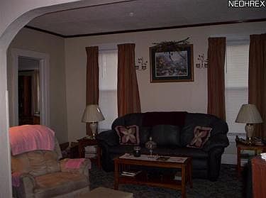 5th image of 117 W 12th St