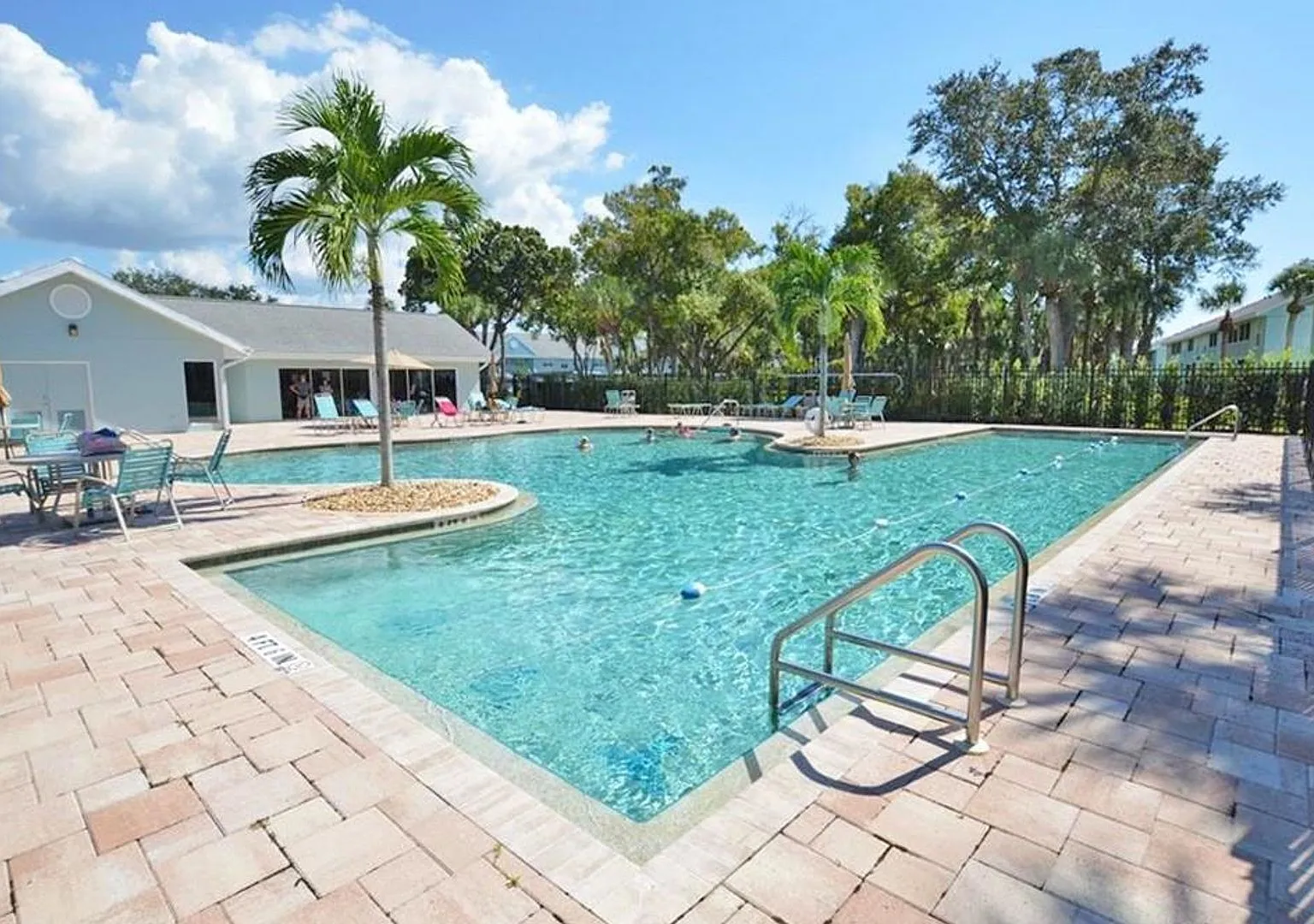 Two Free Weeks For Annual! This Cute 2/2 First Floor Condo In Piper's Pointe Naples Annual Or Sea... — Photo 2
