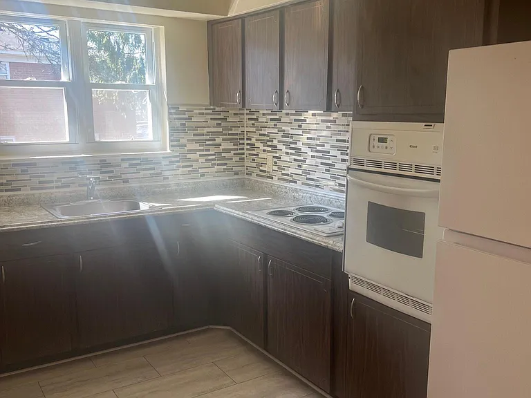 Janet Dr — Photo 14