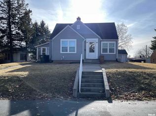 1255 Woodlawn Ave, Clinton, IA 52732