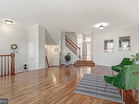 5th image of 7755 Desiree St