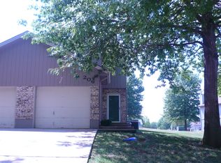 200 NE Churchill St, Lees Summit, MO 64086
