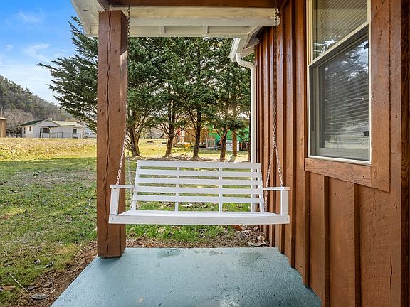 4th image of 338 Whistlestop Rd