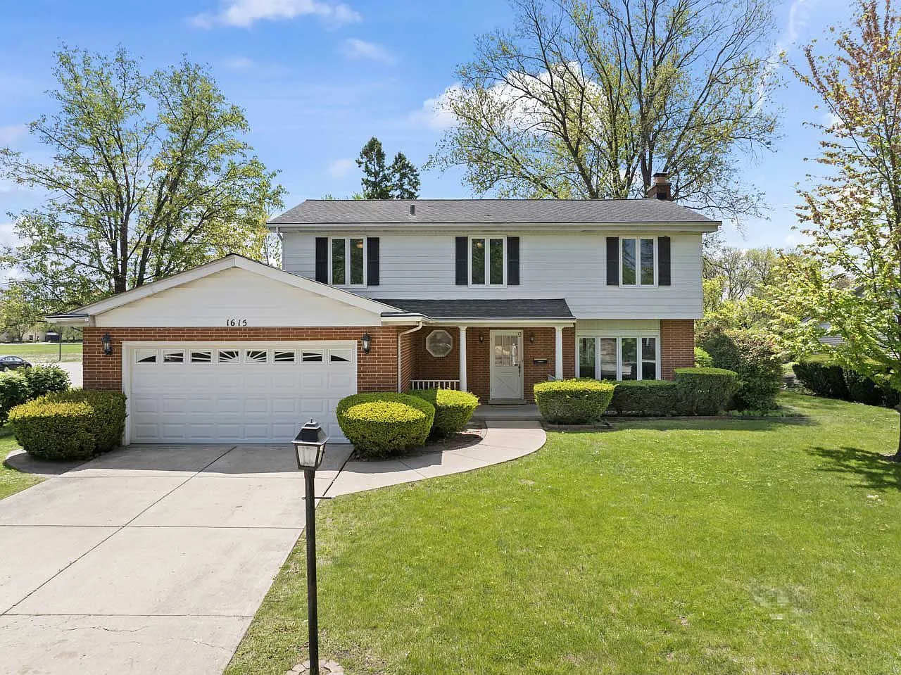 1615 E Linden Ln photo 1