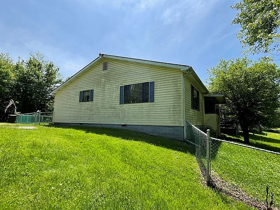 4th image of 1063 Meadow Ln
