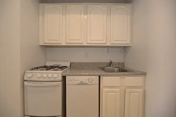 Rented by Bond New York | media 22